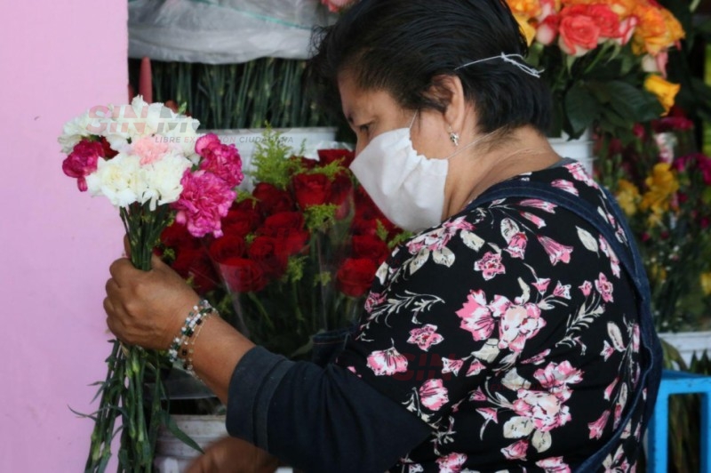 Sin Muros - A un día del 10 de mayo, florerías no han cerrado